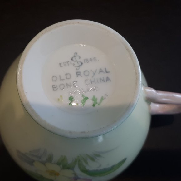 Old Royal fine china pastel colored flowers design - Picture 6 of 7